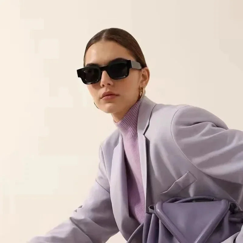 Retro-Punk Sonnenbrille mit kleinem Rechteckrahmen – unisex, UV400-Schutz und ideal für trendige Sommerlooks im Vintage-Stil.