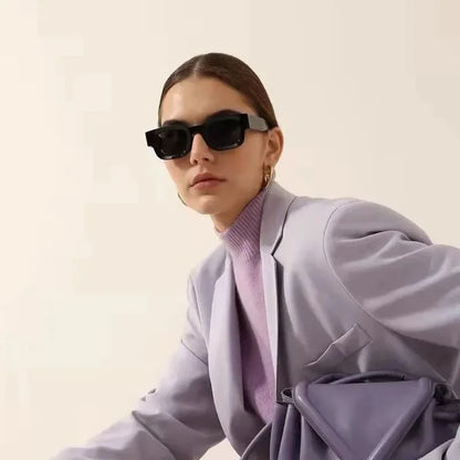 Retro-Punk Sonnenbrille mit kleinem Rechteckrahmen – unisex, UV400-Schutz und ideal für trendige Sommerlooks im Vintage-Stil.