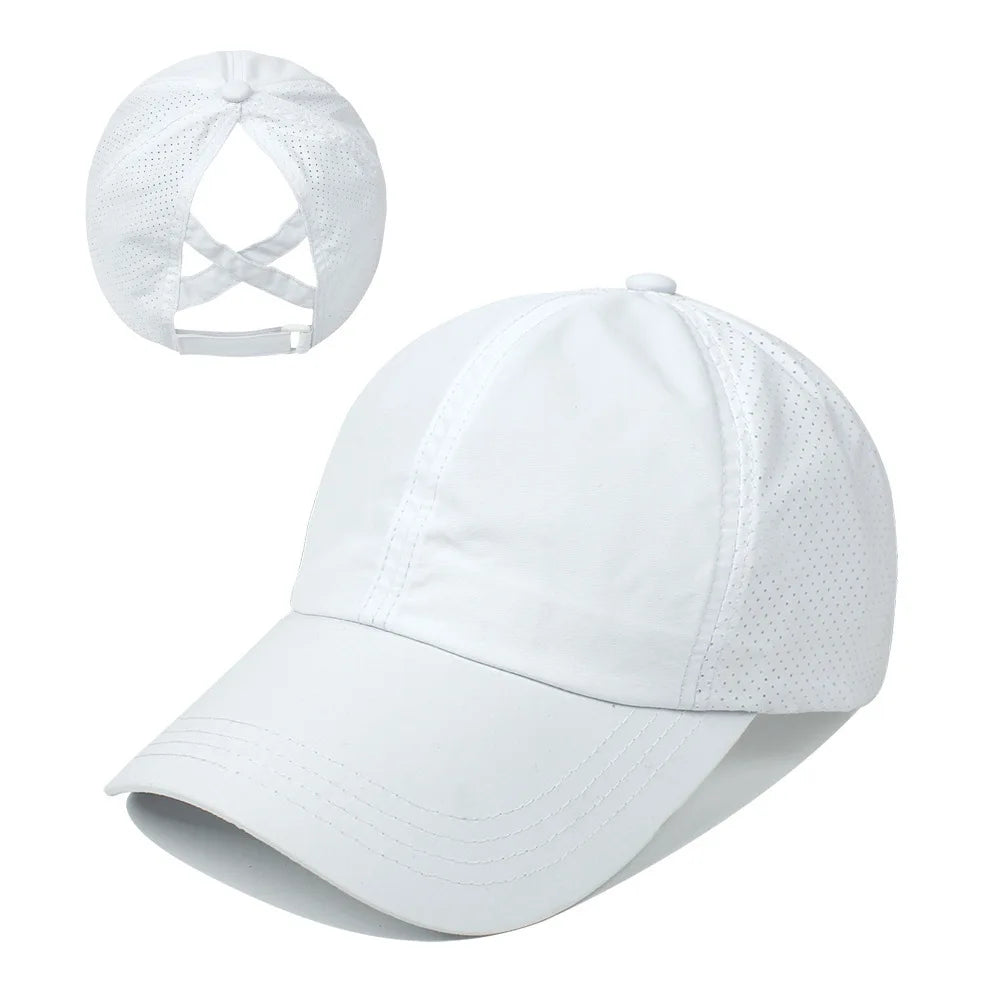 Schnelltrocknende Mesh-Baseball Cap mit Zopfloch – sportlicher Look in Unifarbe.