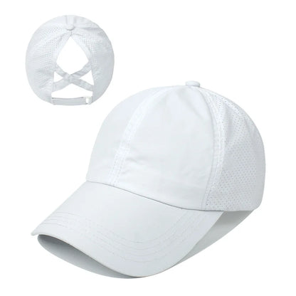 Schnelltrocknende Mesh-Baseball Cap mit Zopfloch – sportlicher Look in Unifarbe.