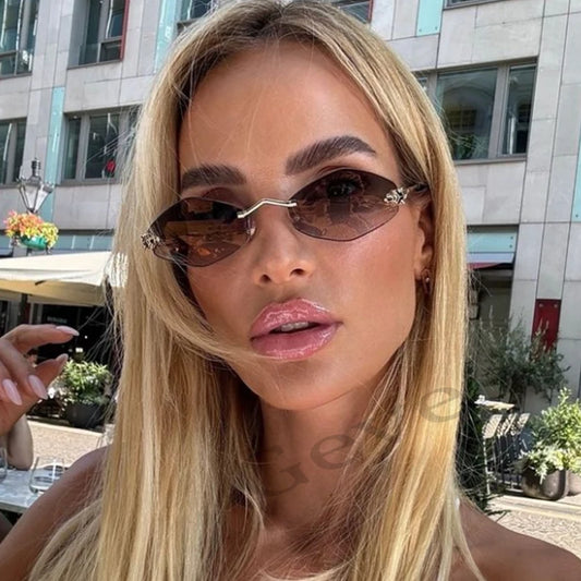 Kleine polygonale Sonnenbrille im Luxus-Design – randlos, braune Rhombus-Gläser, vintage & elegant, perfekt für trendbewusste Looks.